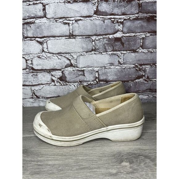 Dansko Volley Vegan Tan Beige Khaki Canvas Non Slip Clogs Women Sz 39EU/8.5M US - Picture 8 of 16
